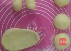 Illustration of how to make butter buns 2