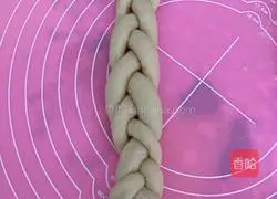 Illustration of making large toast dried fruit bread 2