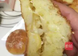 Illustration of how to make fruit cheese bread 15