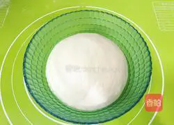 Illustration of how to make garlic salty bread 7