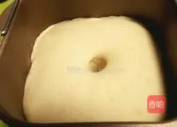 Illustration of how to make caterpillar bread 8