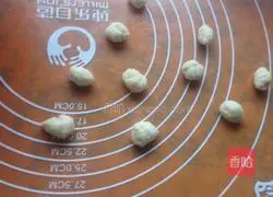 Illustration of how to make Totoro bread with light cream 6