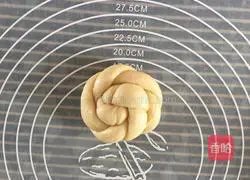 Illustration of how to make light butter bread 10