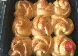 Rose bread recipe illustration 21