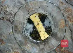 Irresistibly fragrant and crispy—Illustration of how to make golden bread sticks 5