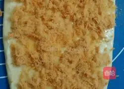 Illustration of how to make meat floss bread 3