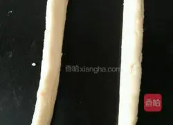 Illustration of how to make cranberry hand-shredded buns 5