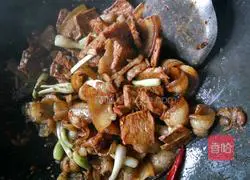 Illustration of how to make twice-cooked pork with scallops 5