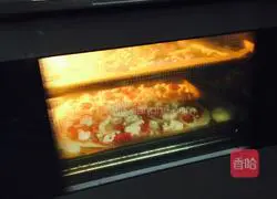 Illustration of how to make German crispy pizza 11