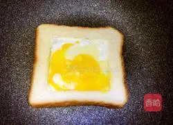Illustration of how to make breakfast egg and cheese bread 6