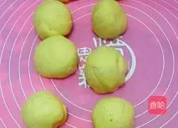 Illustration of how to make meat floss long bread 8