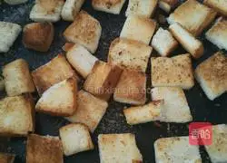 Illustration of making homemade bread crumbs 3