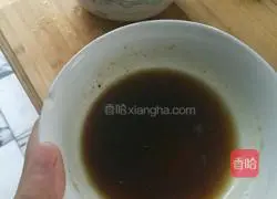 Illustration of how to make tuna sandwich and tuna vinaigrette salad 4