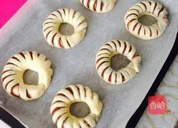 Illustration of making bean paste bagels 12