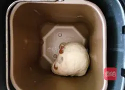 Illustration of how to make raisin buns in yogurt 5