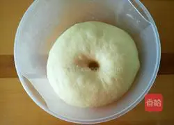 Illustration of how to make screw buns 3