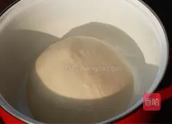 Illustration of how to make scallion-flavored meat floss rolls 4