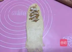 Illustration of how to make meat floss bread 11