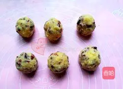 Super detailed illustration of how to make cranberry coconut flower bread 10