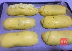 Illustration of how to make ham and cheese bread 15