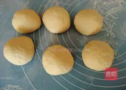 Illustration of making bean paste bread 7