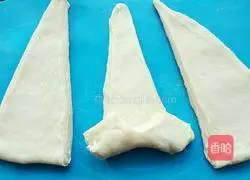 Illustration of how to make croissants 17