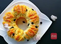 Illustration of how to make raisin bread rolls 8