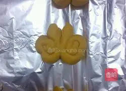 Illustration of how to make butterfly bread 10