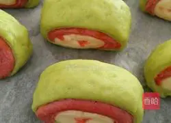 Illustration of three-color bread rolls 14