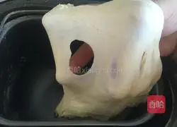 Illustration of how to make baby bear bread 3