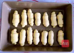 Illustration of how to make orange bread rolls 14