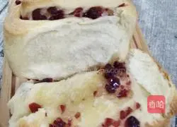 Illustration of how to make cream cranberry layer buns 15