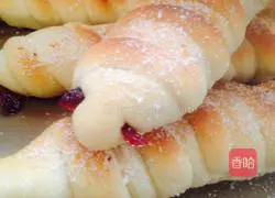 Illustration of how to make caterpillar jam bread 11