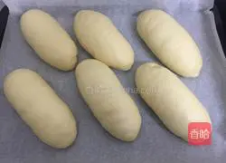 Illustration of how to make meat floss bread 16