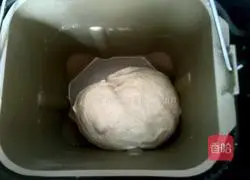 Illustration of how to make coconut raisin soaked whole wheat bread 3