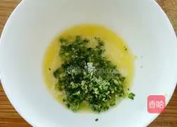 Illustration of how to make garlic bread slices 4