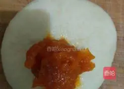 Illustration of how to make jam buns 9