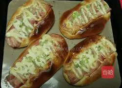 Illustration of how to make bacon bread 8