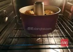 Illustration of how to make raisin bread rolls 7