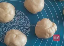 Illustration of how to make fancy bean paste bread rolls 8