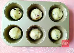 Cranberry Meal Bun Recipe Illustration 8