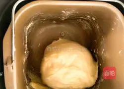 Illustration of how to make ham sausage and green onion bread 1