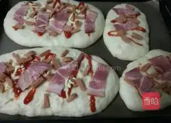 Illustration of how to make bacon, ham and cheese bread 6