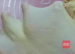 Illustration of how to make bacon cheese hand-pulled bread 3