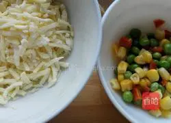 Illustration of how to make ham bread 7