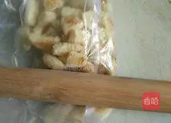 Illustration of making homemade bread crumbs 8
