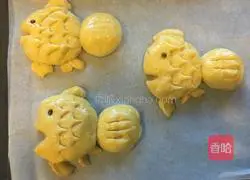Illustration of how to make cartoon fish bread 15