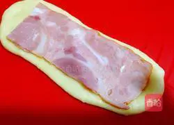 Illustration of how to make bacon rolls 6