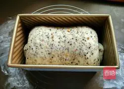 Illustration of how to make nut toast bread 16