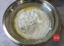 Illustration of how to make eight-inch chiffon cake 6